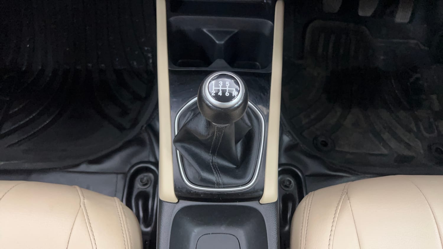 Used 2022 Honda City V Petrol Petrol Manual interior GEAR  KNOB VIEW