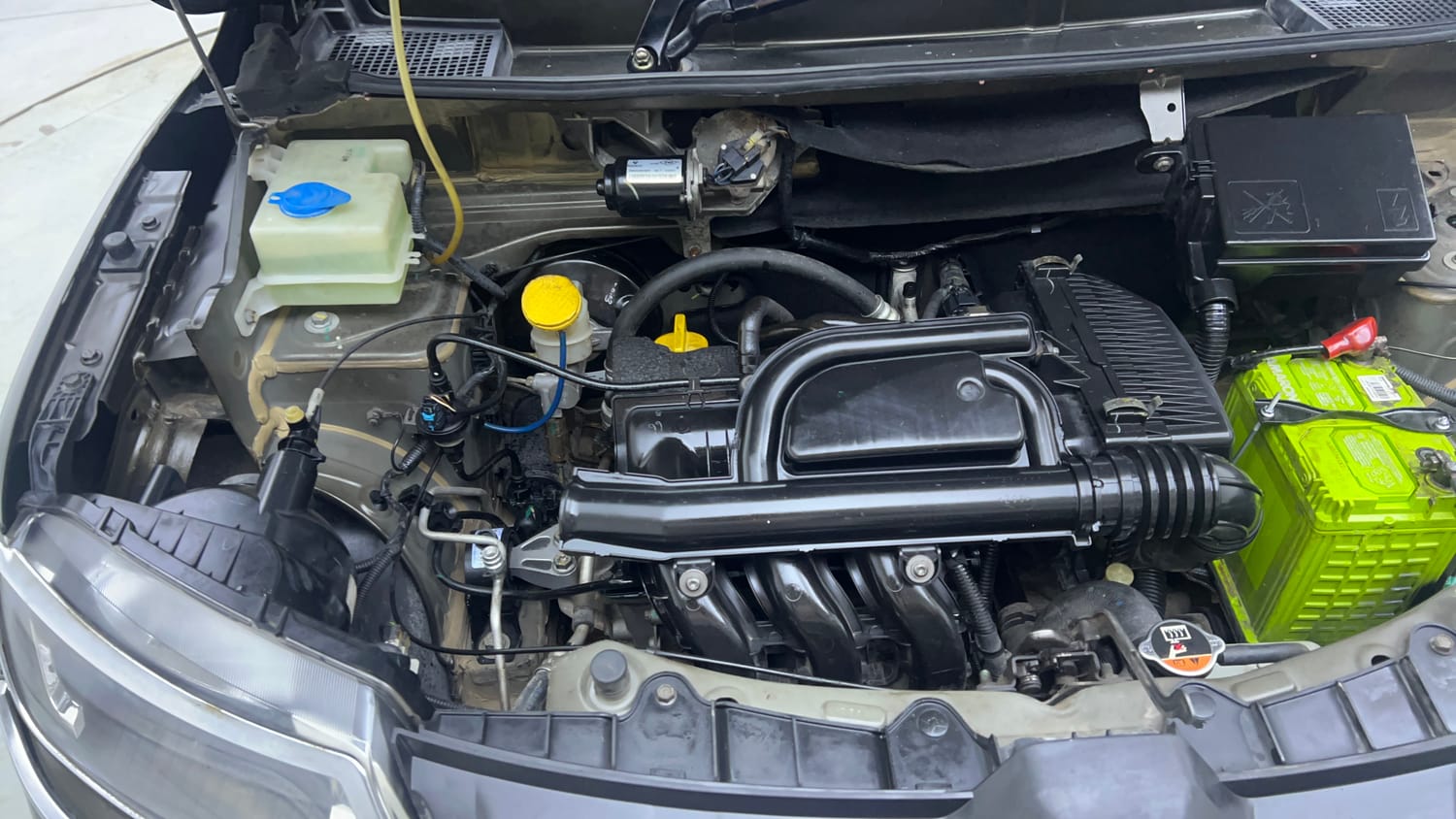 Used 2018 Renault Kwid CLIMBER 1.0 AMT Petrol Automatic engine ENGINE RIGHT SIDE VIEW