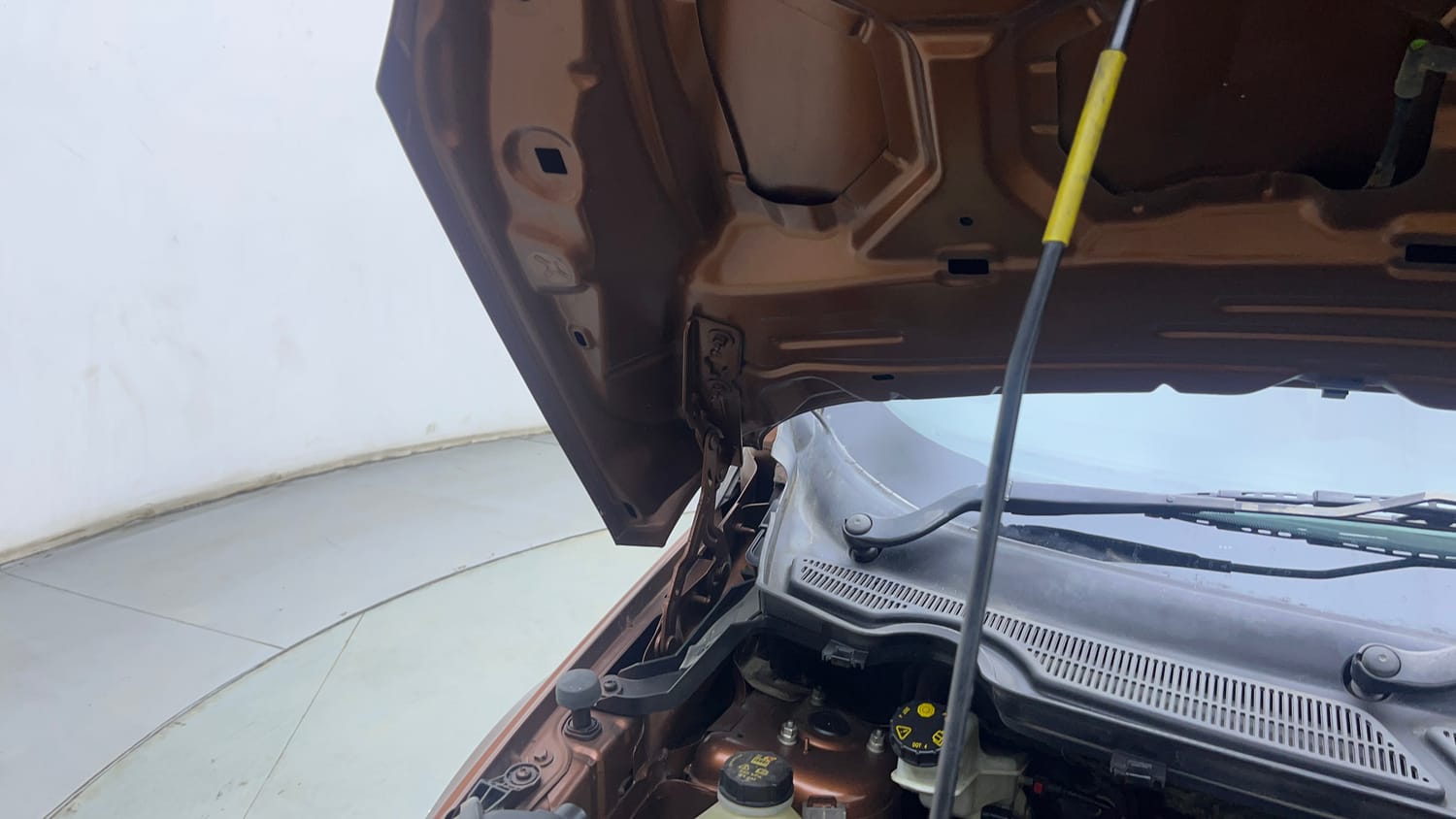 Used 2018 Ford EcoSport Titanium 1.5L Ti-VCT Petrol Manual engine ENGINE RIGHT SIDE HINGE & APRON VIEW