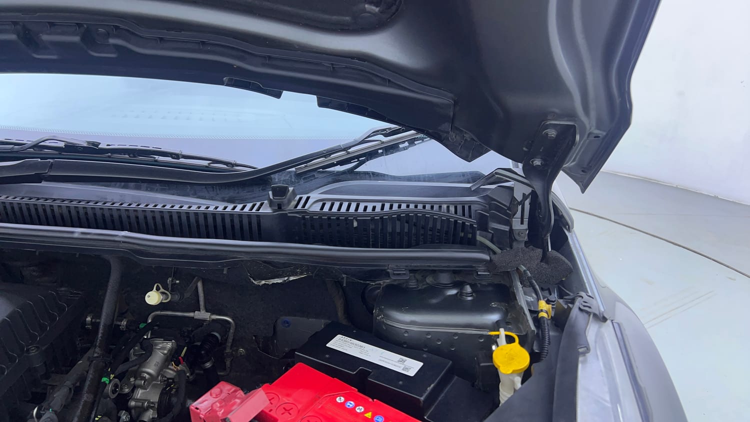 Used 2021 Tata Nexon XM Petrol Manual engine ENGINE LEFT SIDE HINGE & APRON VIEW