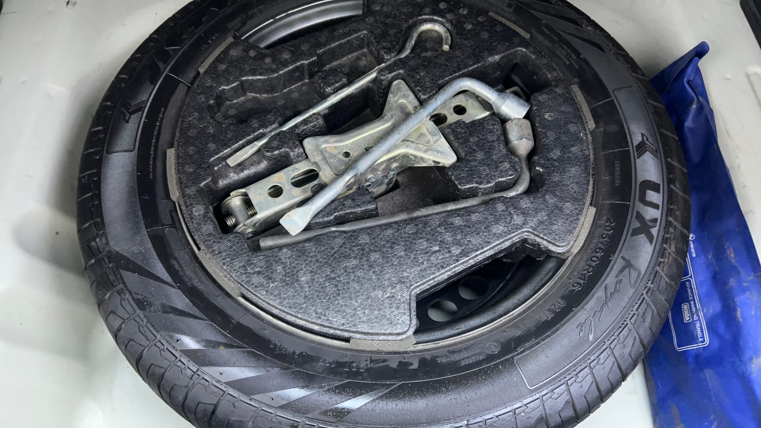 Used 2021 maruti-suzuki Vitara Brezza LXi Petrol Manual tyres SPARE TYRE VIEW
