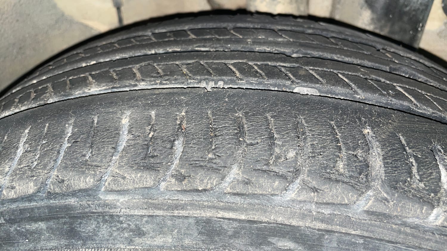 Used 2016 Hyundai Elite i20 Asta 1.4 CRDI (O) Diesel Manual tyres LEFT REAR TYRE TREAD VIEW