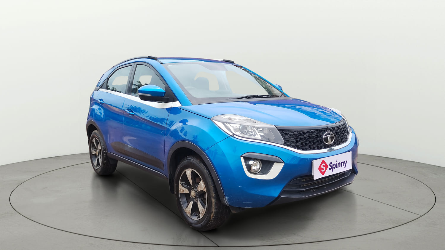 Used 2017 Tata Nexon XZ Plus Diesel Diesel Manual exterior RIGHT FRONT CORNER VIEW