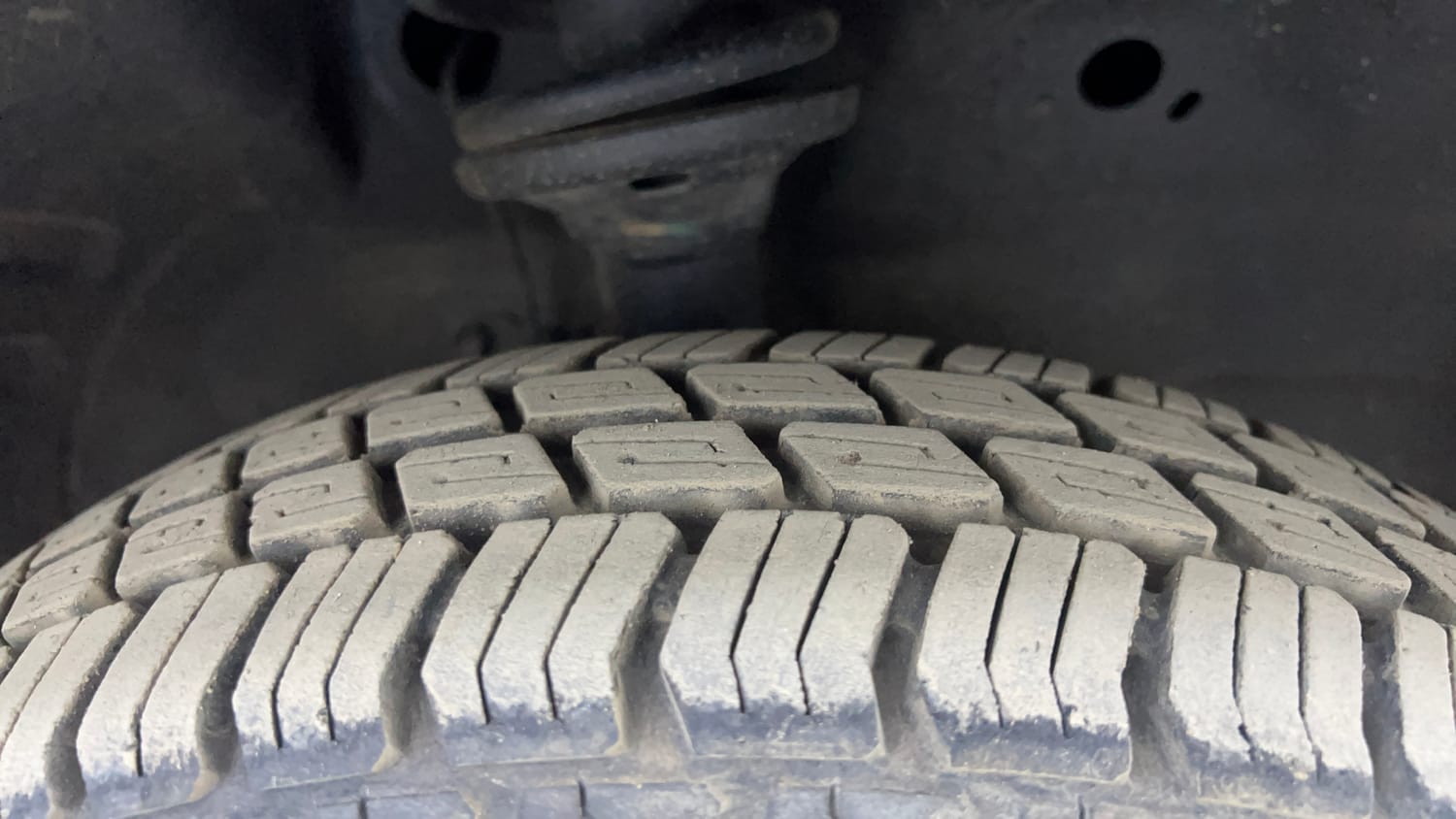 Used 2013 Maruti Suzuki Wagon R 1.0 LXI CNG (outside fitted) Cng Manual tyres RIGHT FRONT TYRE TREAD VIEW