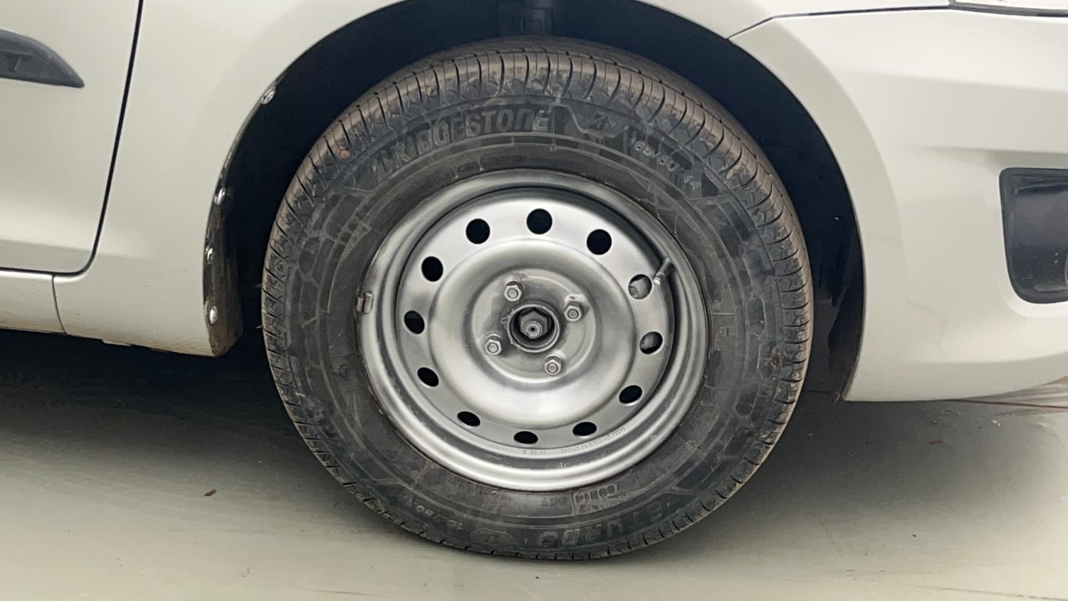 Used 2014 Maruti Suzuki Swift Dzire VXI Petrol Manual tyres RIGHT FRONT TYRE RIM VIEW