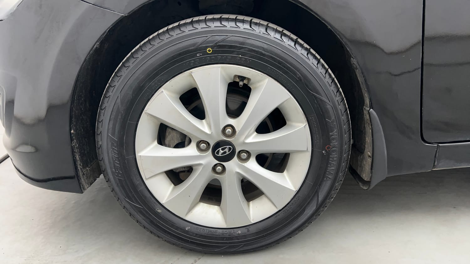 Used 2016 Hyundai Verna 1.6 VTVT S AT Petrol Automatic tyres LEFT FRONT TYRE RIM VIEW