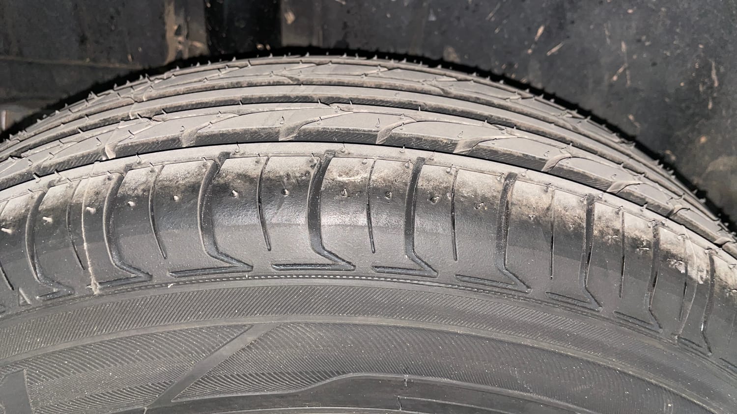 Used 2016 Maruti Suzuki Swift VDi (O) Diesel Manual tyres RIGHT REAR TYRE TREAD VIEW
