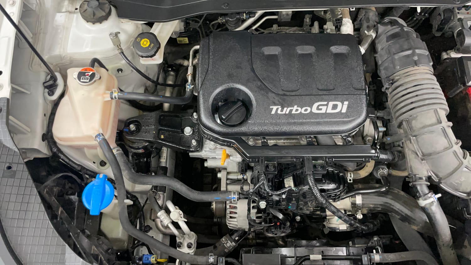 Used 2022 Hyundai Venue SX 1.0 Turbo Petrol Manual engine ENGINE RIGHT SIDE VIEW