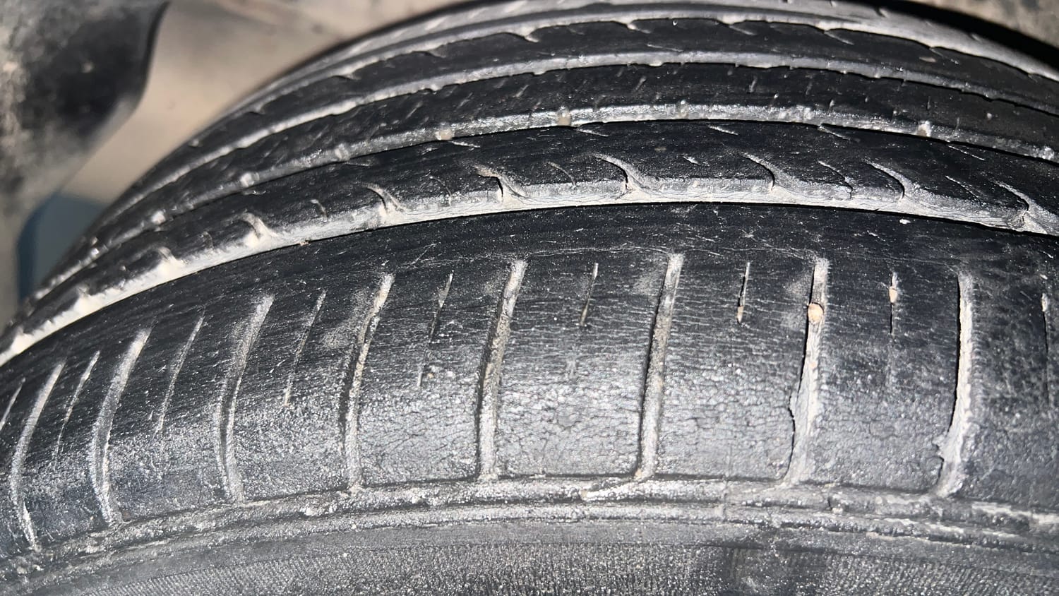 Used 2020 Maruti Suzuki Ciaz Alpha 1.5 AT Petrol Automatic tyres RIGHT REAR TYRE TREAD VIEW