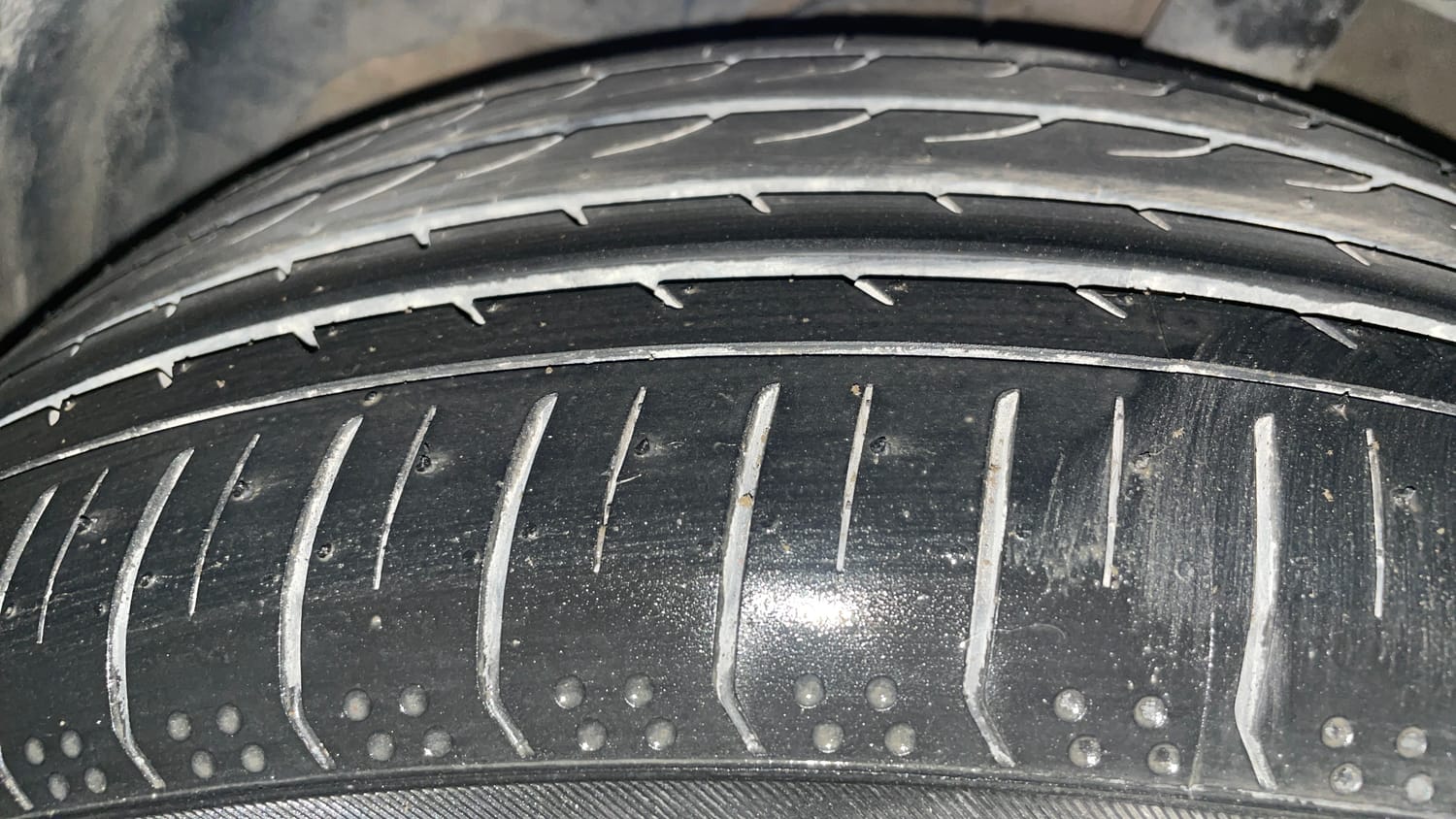 Used 2023 MG Motors Hector Plus Sharp 1.5 Petrol Turbo CVT 6-STR Petrol Automatic tyres LEFT FRONT TYRE TREAD VIEW