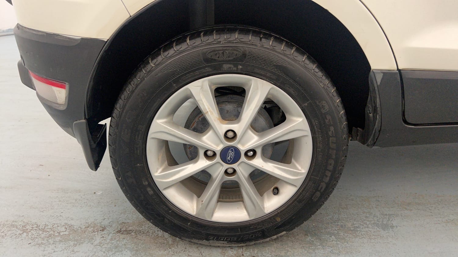Used 2017 Ford EcoSport Titanium 1.5L Ti-VCT Petrol Manual tyres RIGHT REAR TYRE RIM VIEW