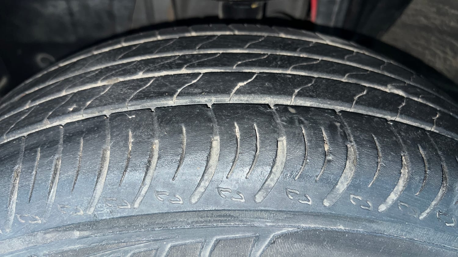 Used 2023 Nissan Magnite XL Petrol+Cng (Outside fitted) Cng Manual tyres LEFT FRONT TYRE TREAD VIEW
