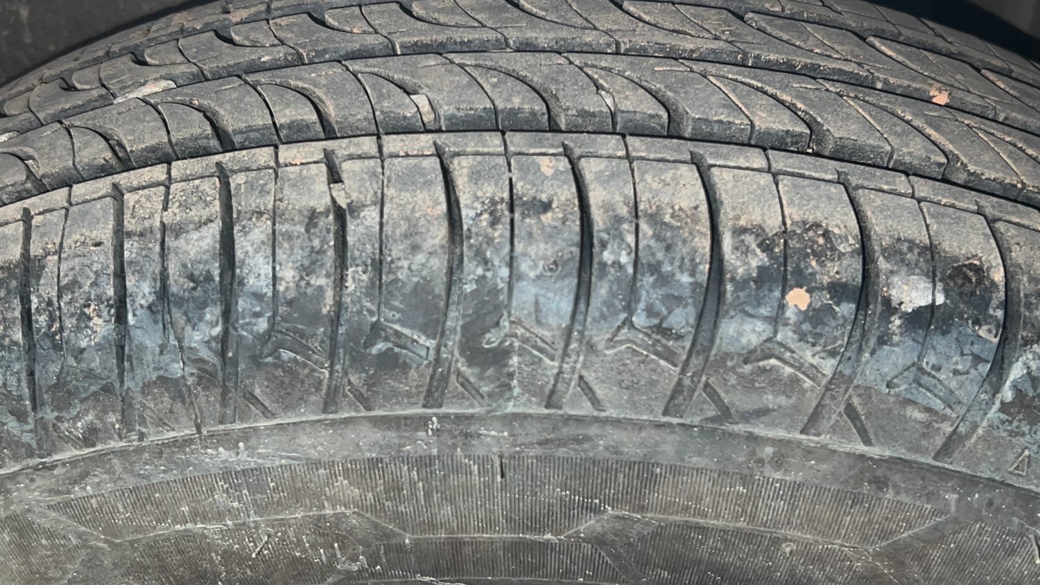 Used 2014 Maruti Suzuki Swift Dzire VXI Petrol Manual tyres LEFT REAR TYRE TREAD VIEW