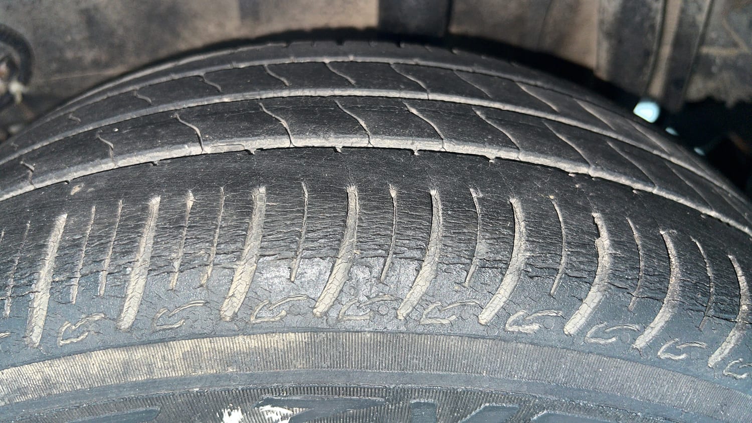 Used 2019 Tata Tiago Revotron XZA Petrol Automatic tyres LEFT REAR TYRE TREAD VIEW