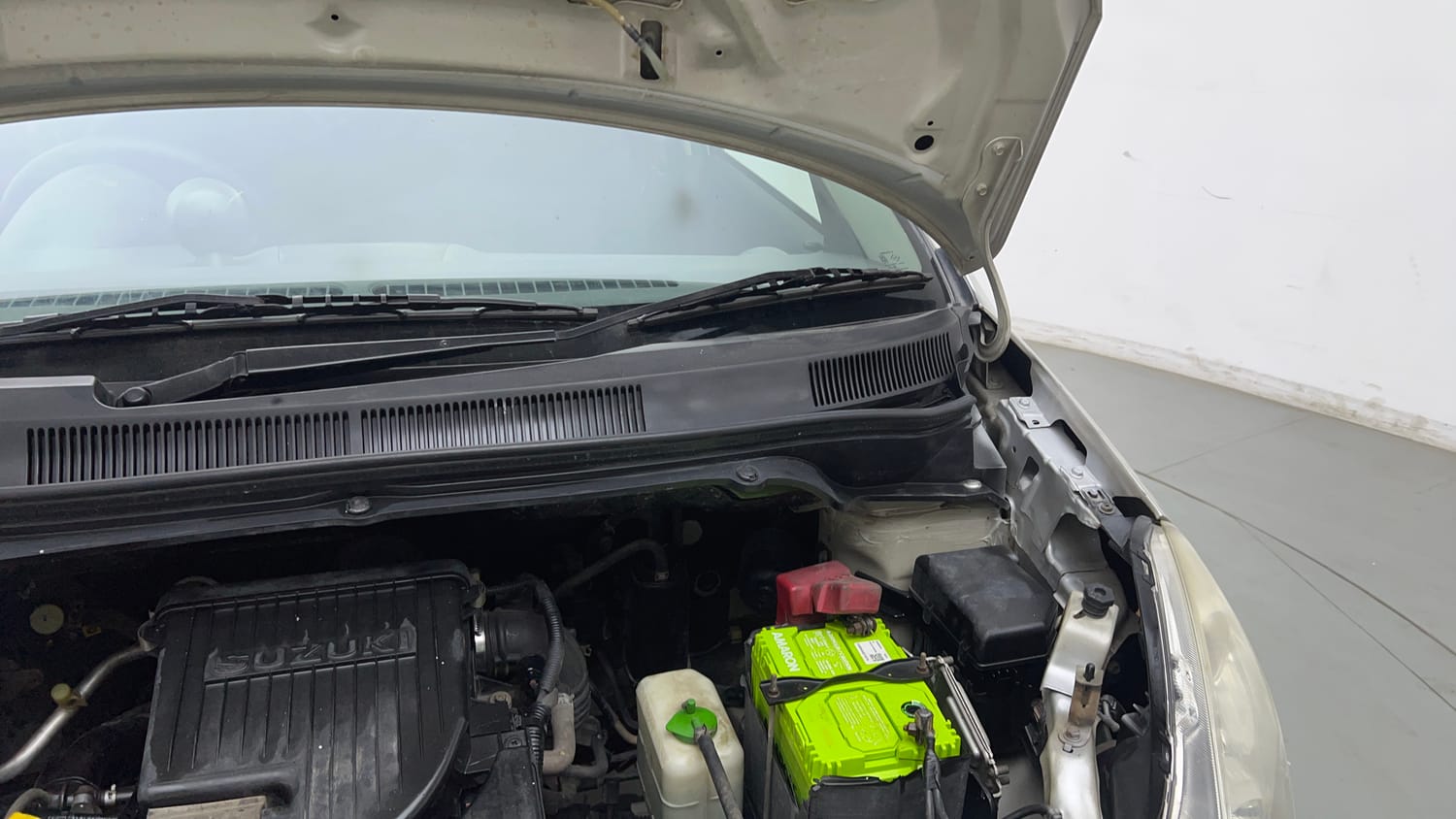 Used 2015 Maruti Suzuki Ritz Vxi BS-IV Petrol Manual engine ENGINE LEFT SIDE HINGE & APRON VIEW