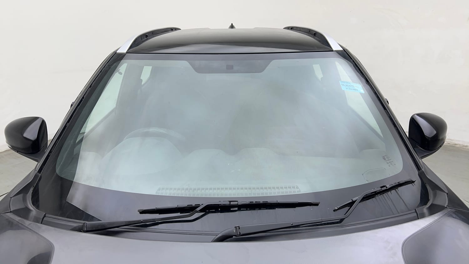 Used 2023 Nissan Magnite XL Petrol+Cng (Outside fitted) Cng Manual exterior FRONT WINDSHIELD VIEW