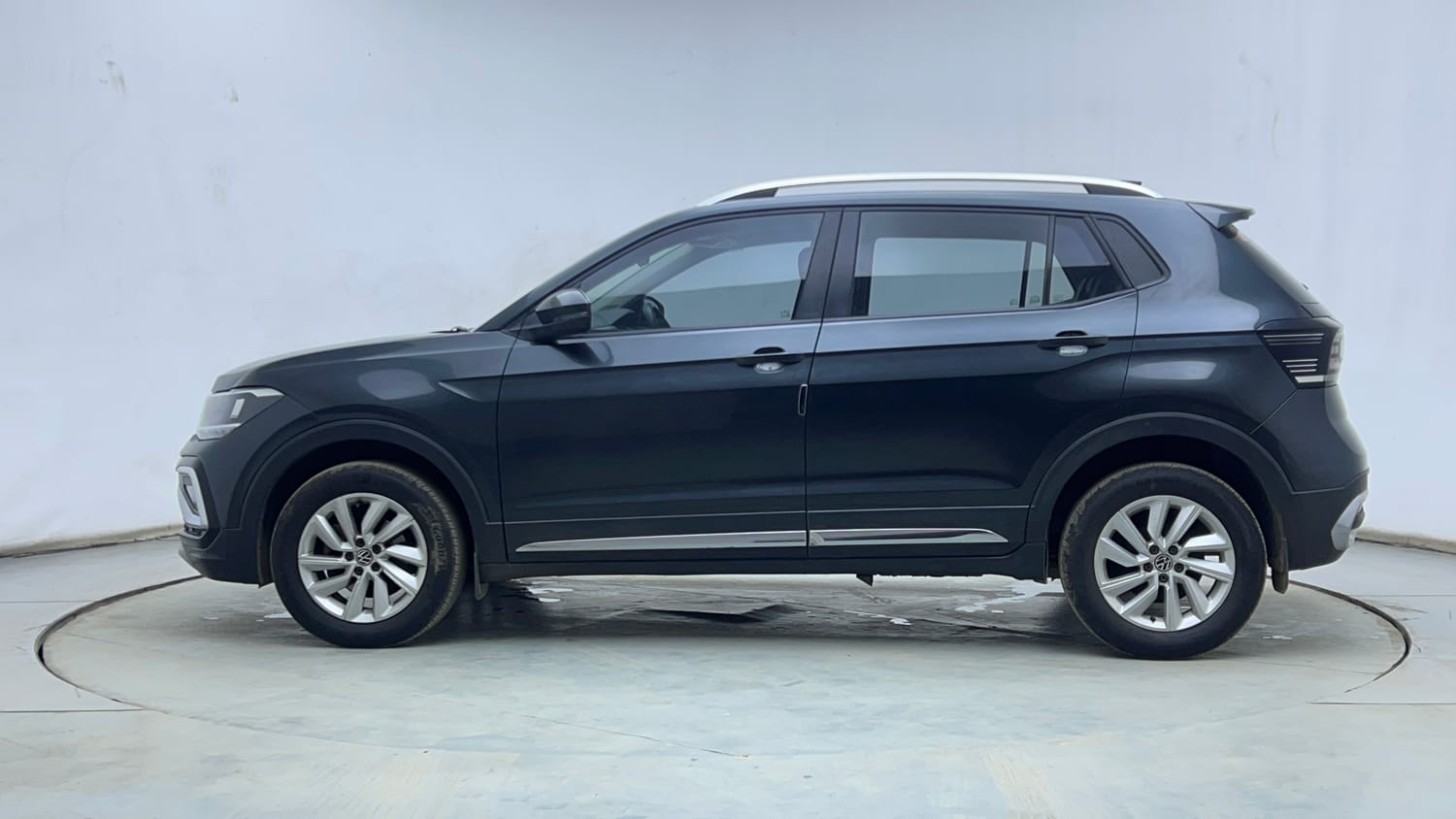Used 2022 Volkswagen Taigun Highline 1.0 TSI MT Petrol Manual exterior LEFT SIDE VIEW