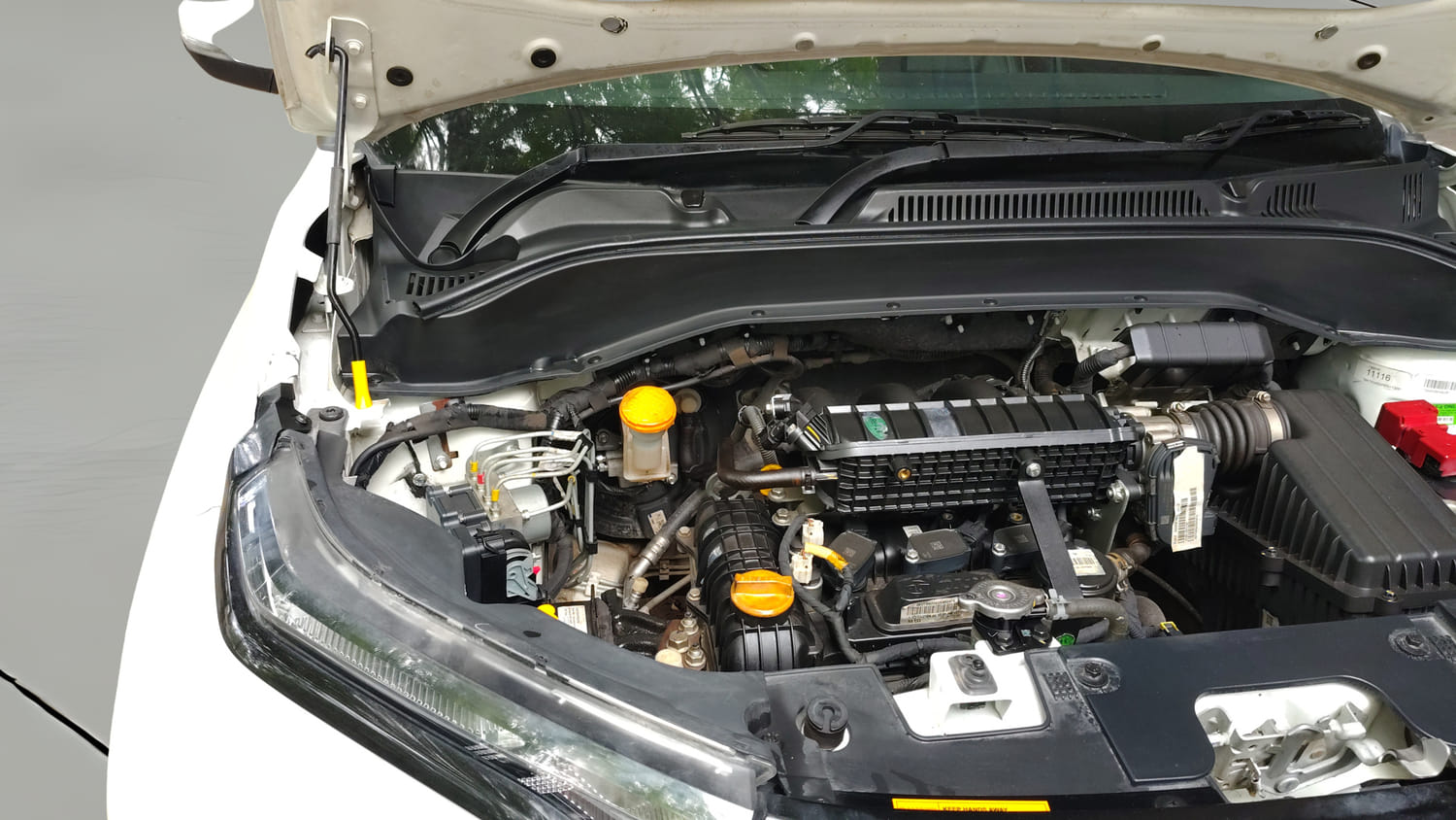 Used 2024 Tata Punch Adventure MT Petrol Manual engine ENGINE RIGHT SIDE HINGE & APRON VIEW