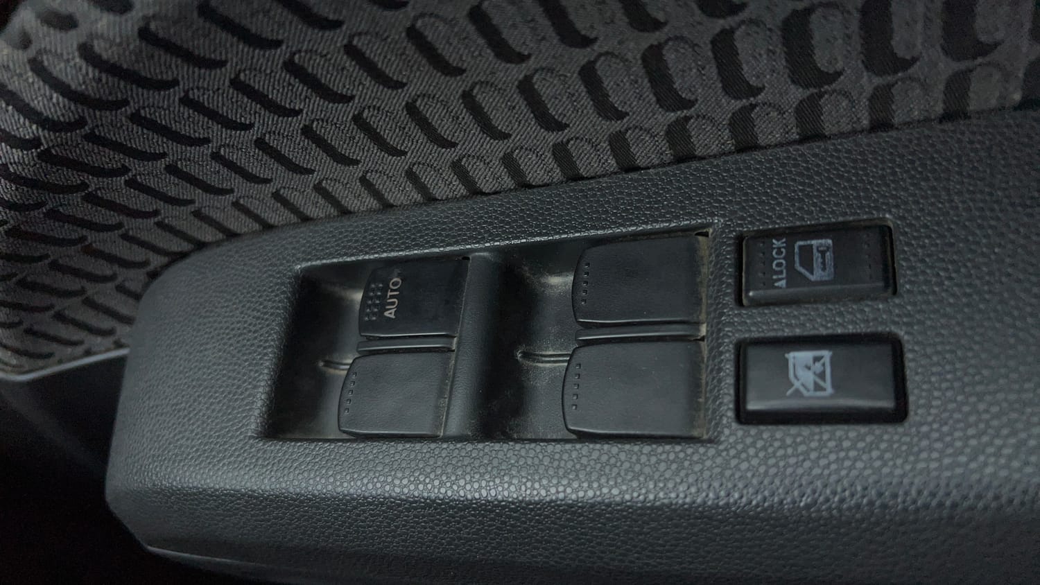 Used 2015 Maruti Suzuki Ritz Vxi BS-IV Petrol Manual top_features Power windows