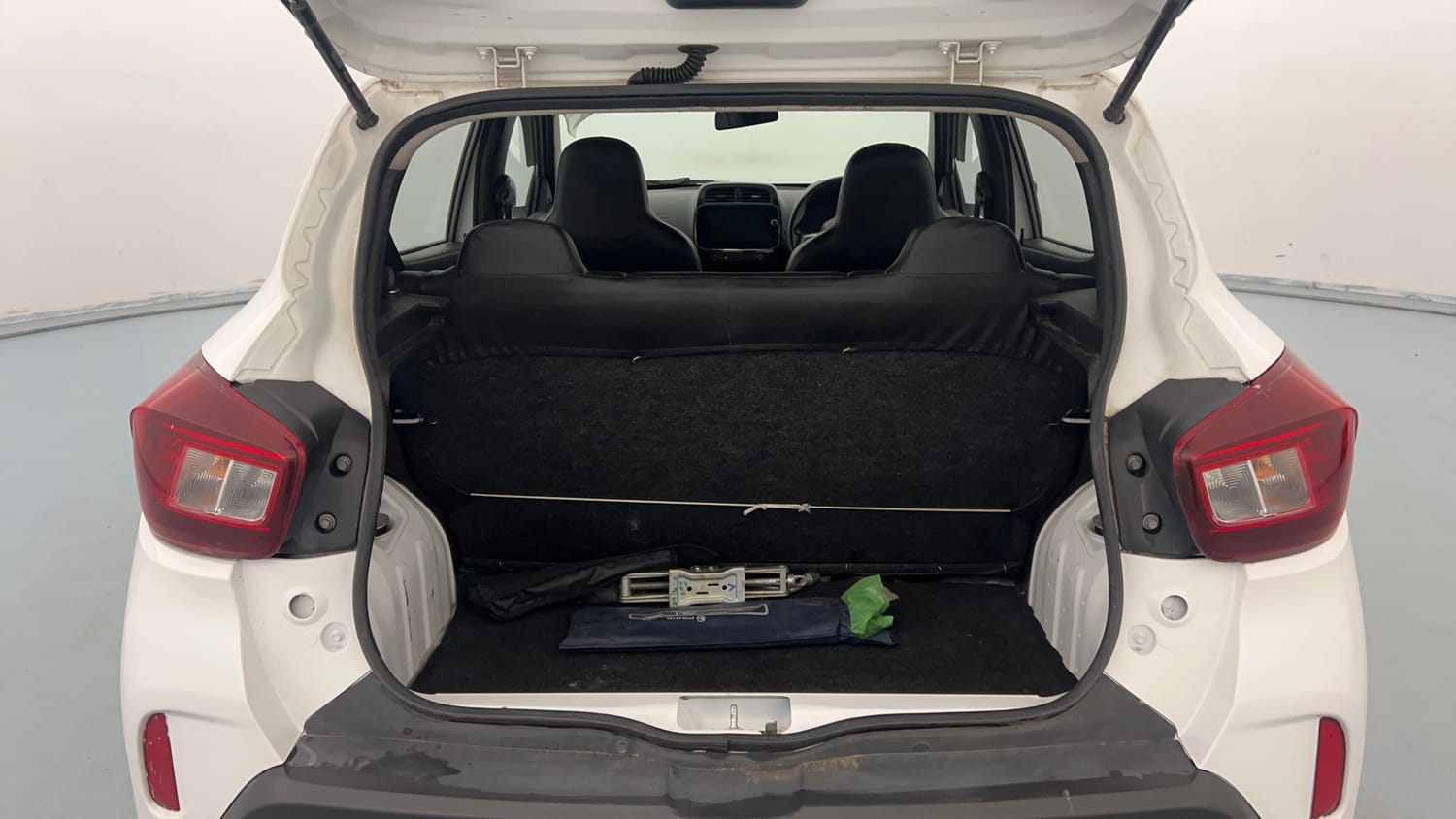 Used 2021 Renault Kwid RXT 1.0 Opt Petrol Manual interior DICKY INSIDE VIEW