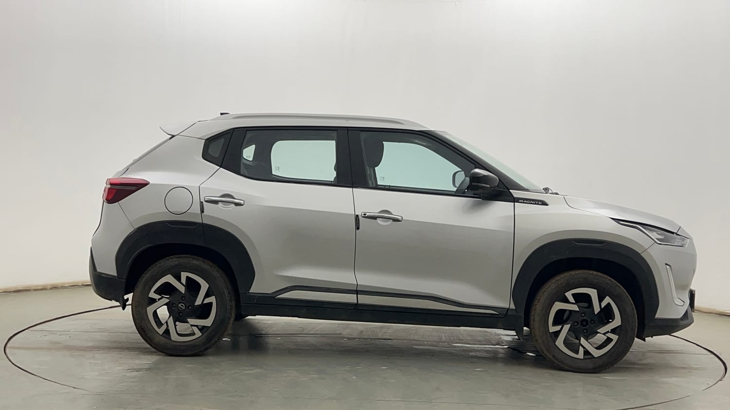 Used 2021 Nissan Magnite XV Petrol Manual exterior RIGHT SIDE VIEW