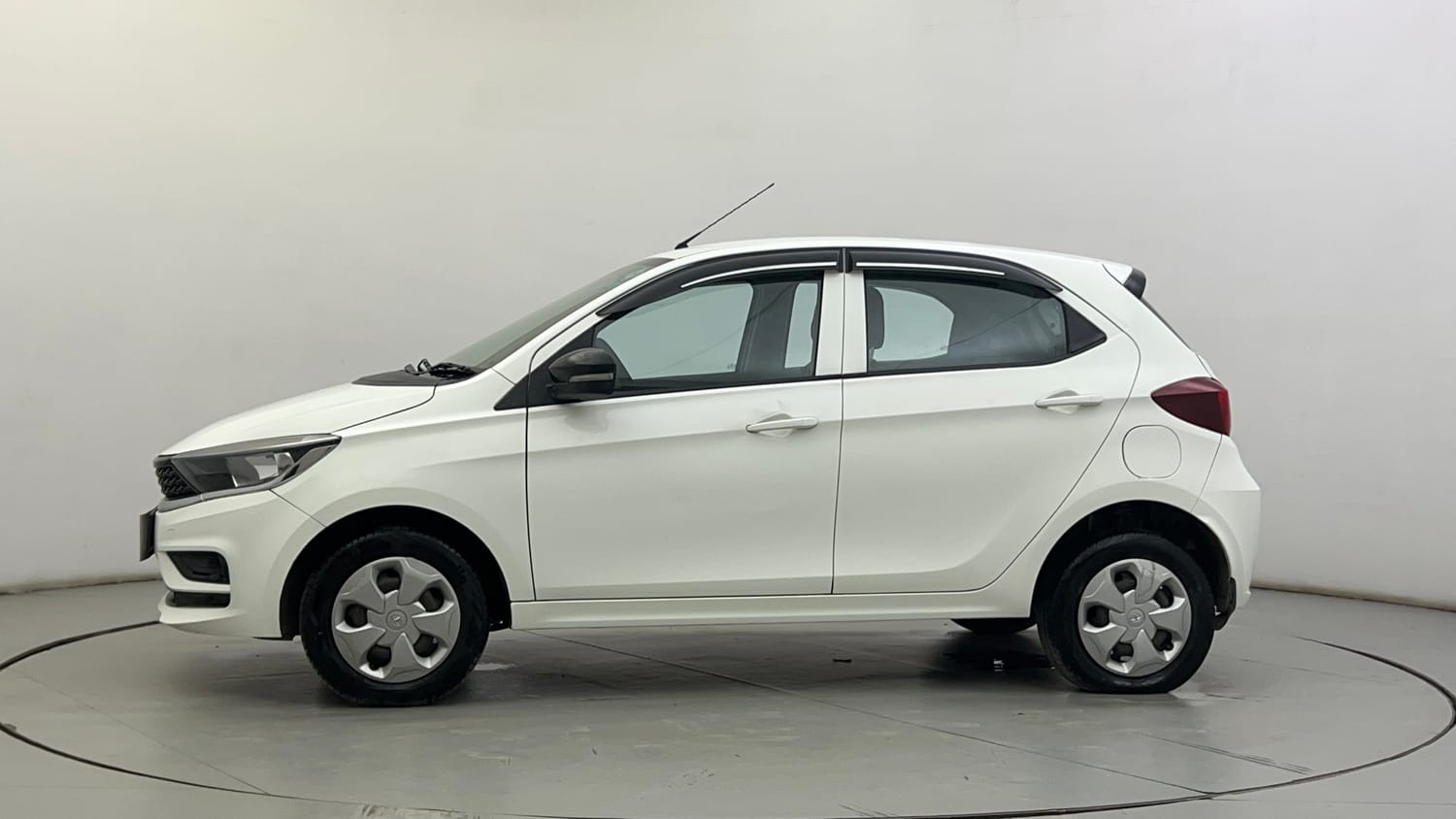 Used 2022 Tata Tiago XT CNG Cng Manual exterior LEFT SIDE VIEW