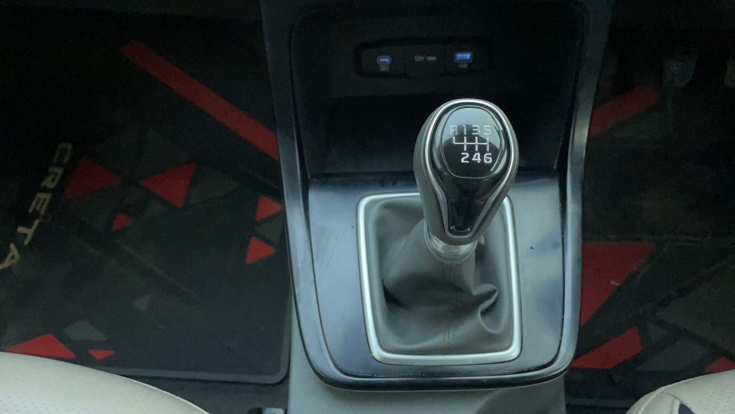 Used 2024 Hyundai Creta 1.5 MPi Petrol MT S Petrol Manual interior GEAR  KNOB VIEW