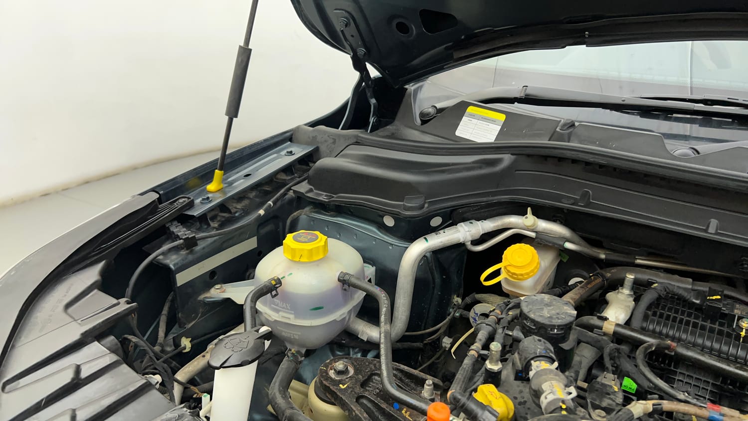 Used 2023 Mahindra XUV 300 W4 1.2 Petrol Petrol Manual engine ENGINE RIGHT SIDE HINGE & APRON VIEW