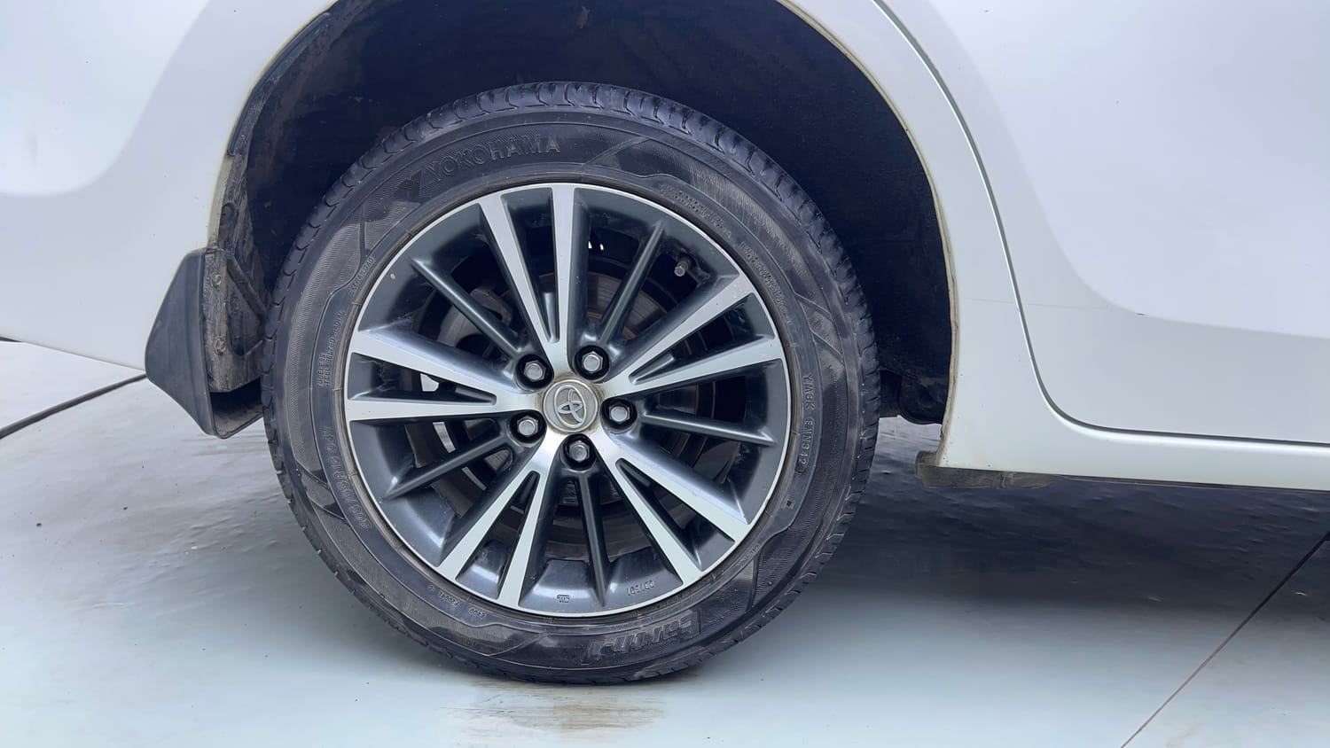 Used 2019 Toyota Corolla Altis GL Petrol Petrol Manual tyres RIGHT REAR TYRE RIM VIEW