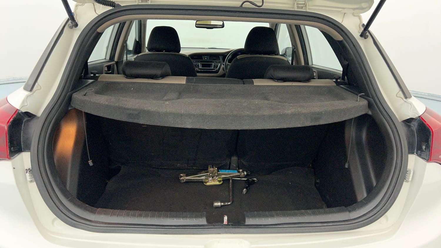 Used 2015 Hyundai Elite i20 Asta 1.2 Petrol Manual interior DICKY INSIDE VIEW
