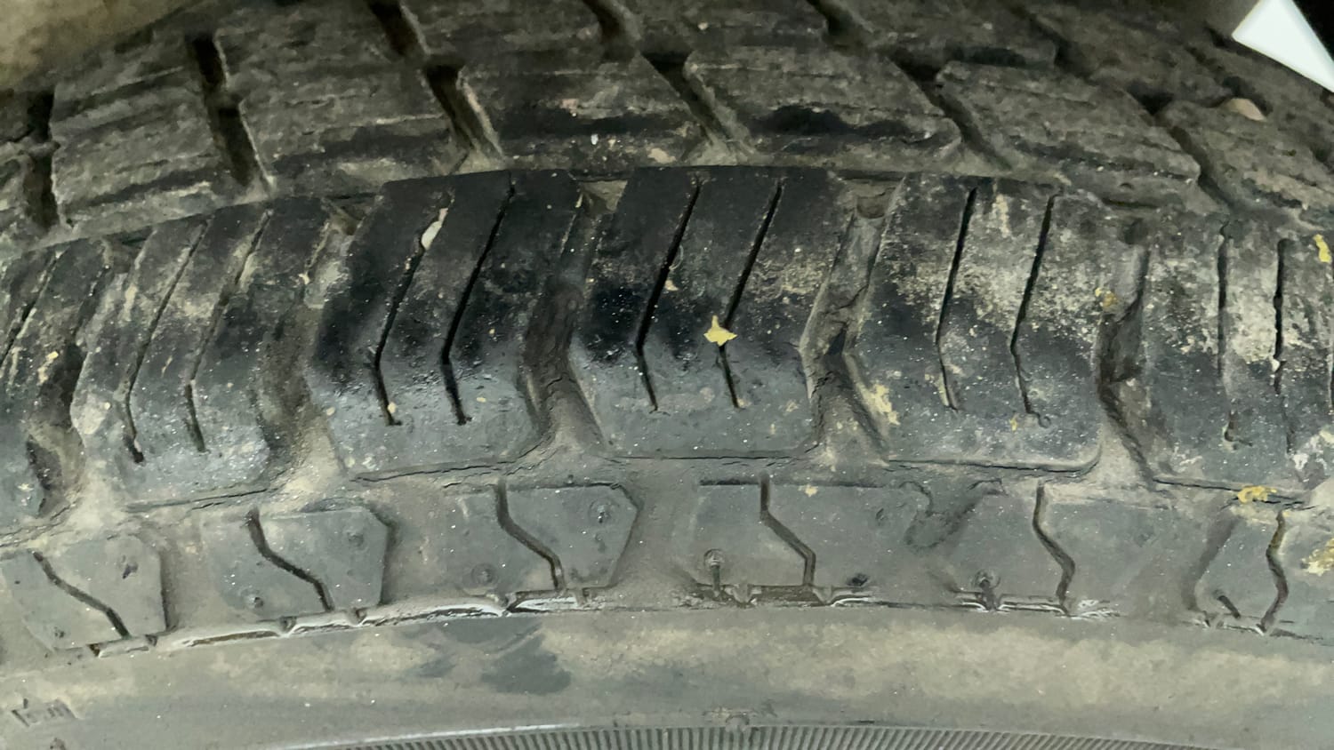 Used 2013 Maruti Suzuki Wagon R LXI Petrol Manual tyres LEFT REAR TYRE TREAD VIEW