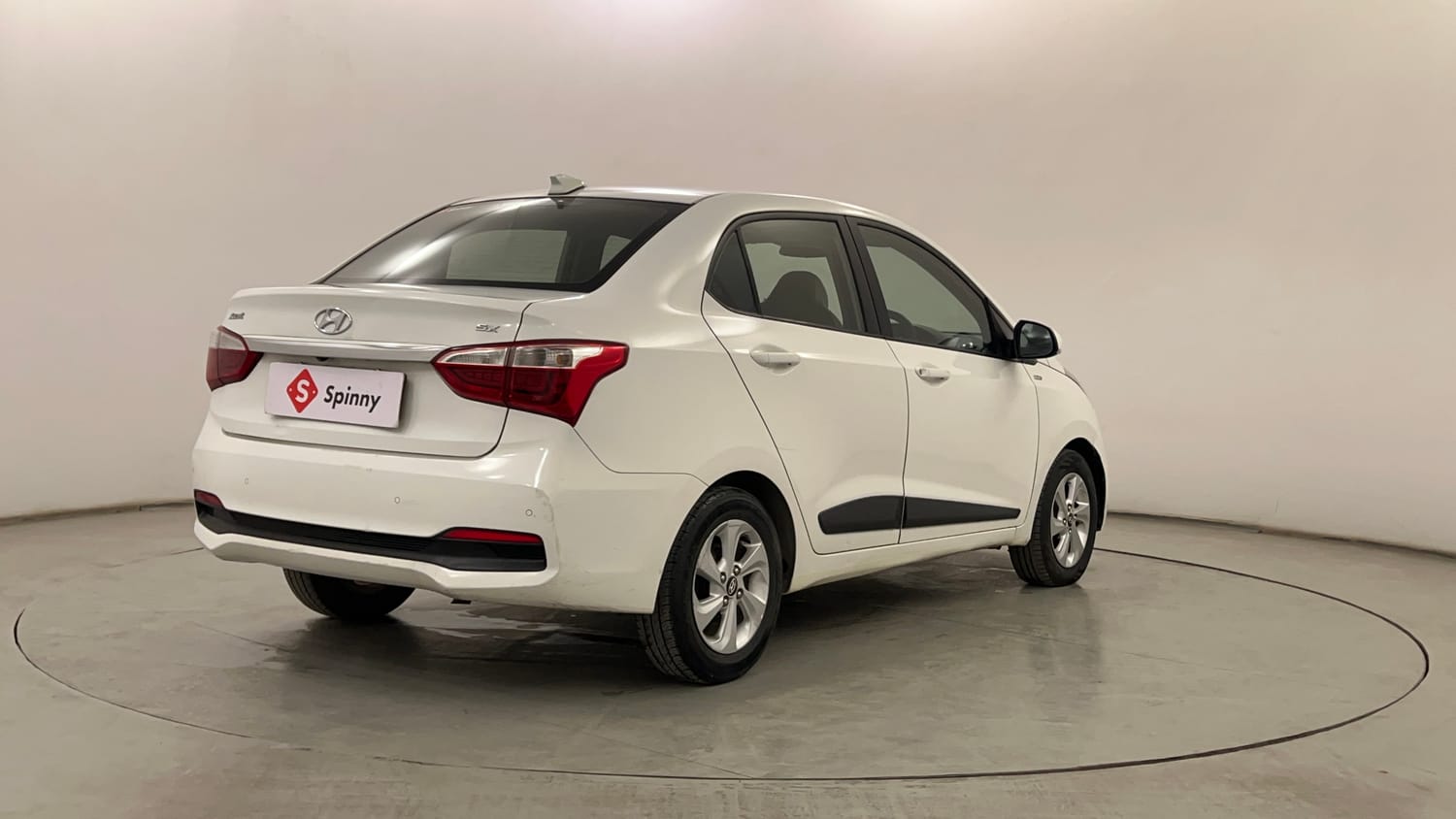 Used 2018 Hyundai Xcent SX 1.1 CRDi Diesel Manual exterior RIGHT REAR CORNER VIEW