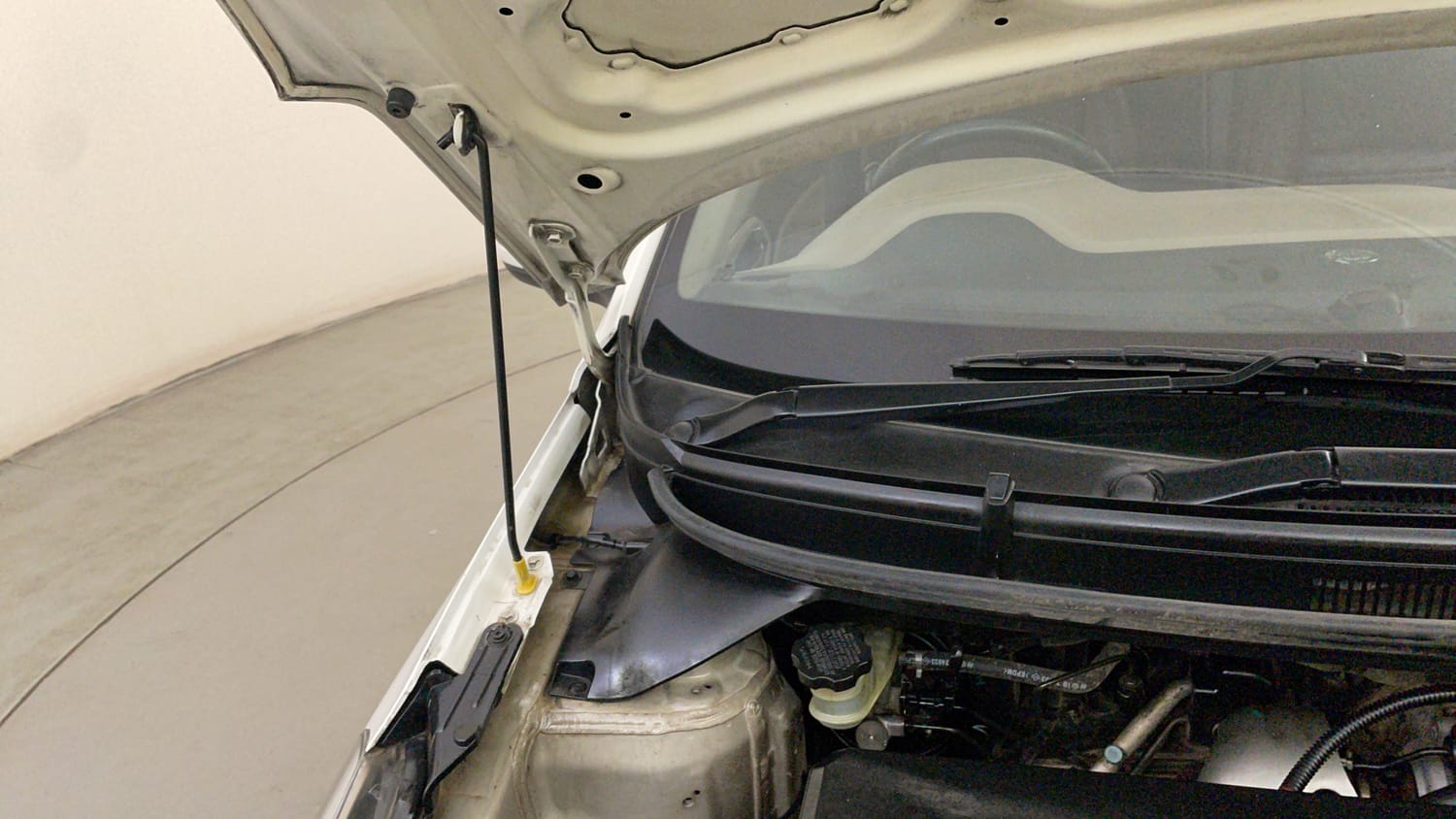 Used 2016 Hyundai Elite i20 Asta 1.4 CRDI (O) Diesel Manual engine ENGINE RIGHT SIDE HINGE & APRON VIEW