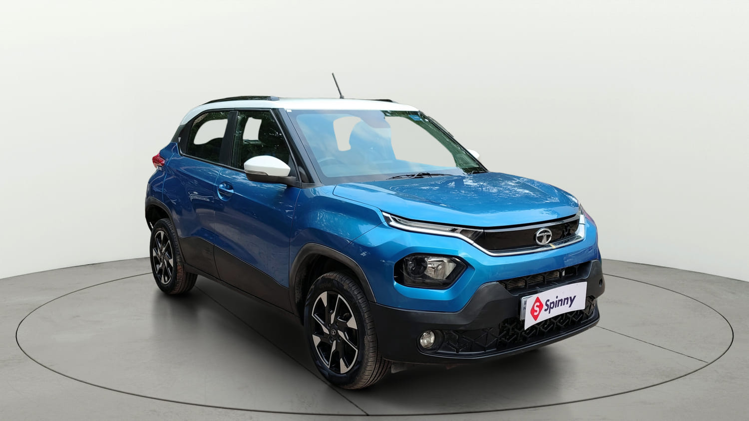 Used 2025 Tata Punch Creative Dual Tone Petrol Manual exterior RIGHT FRONT CORNER VIEW