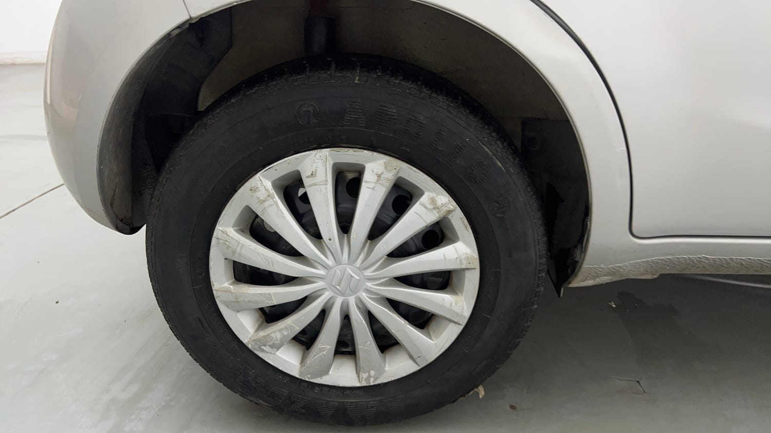 Used 2015 Maruti Suzuki Ritz Vxi BS-IV Petrol Manual tyres RIGHT REAR TYRE RIM VIEW