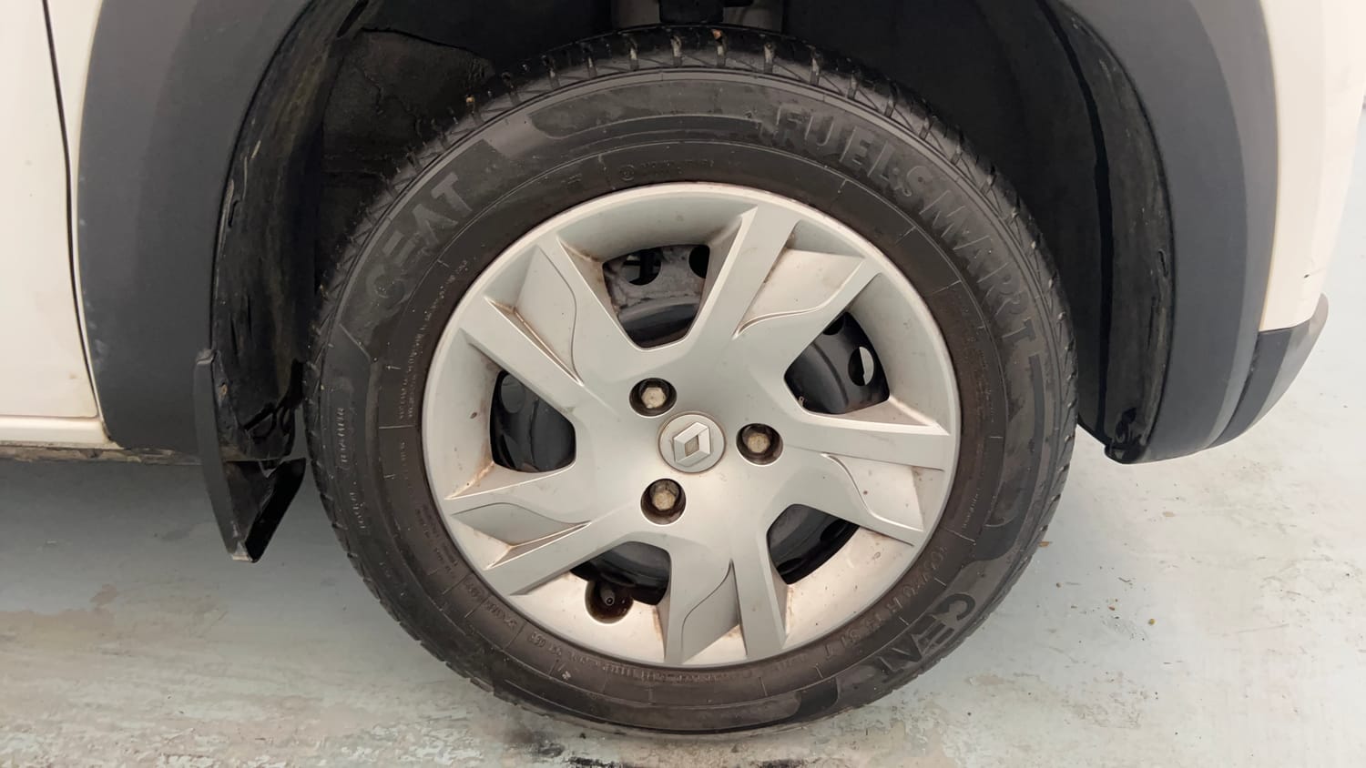 Used 2021 Renault Kwid RXT 1.0 Opt Petrol Manual tyres RIGHT FRONT TYRE RIM VIEW