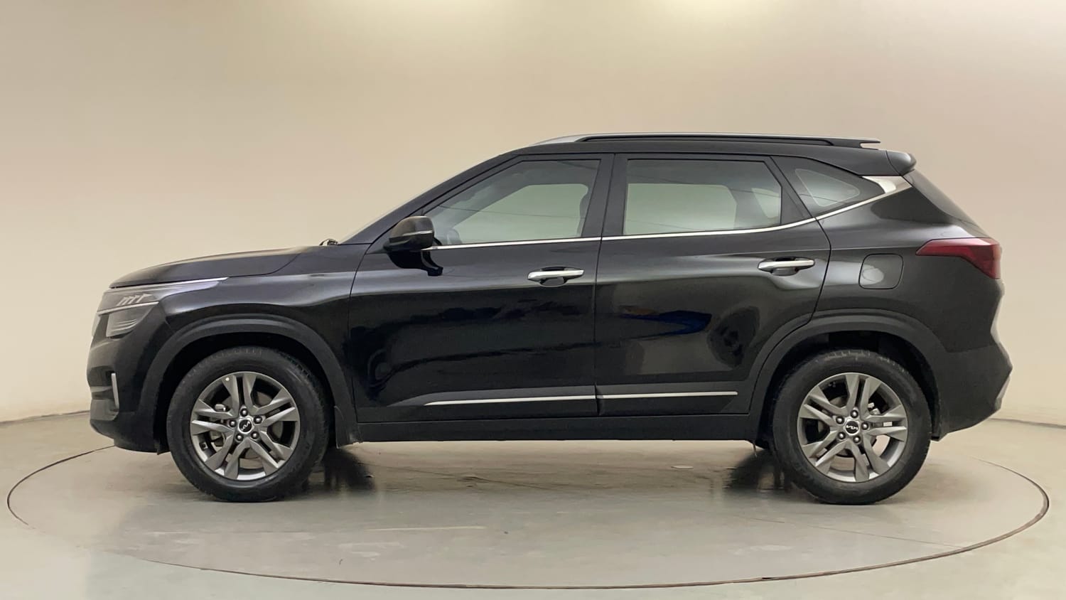 Used 2023 Kia Seltos HTX 1.5 Petrol Manual exterior LEFT SIDE VIEW