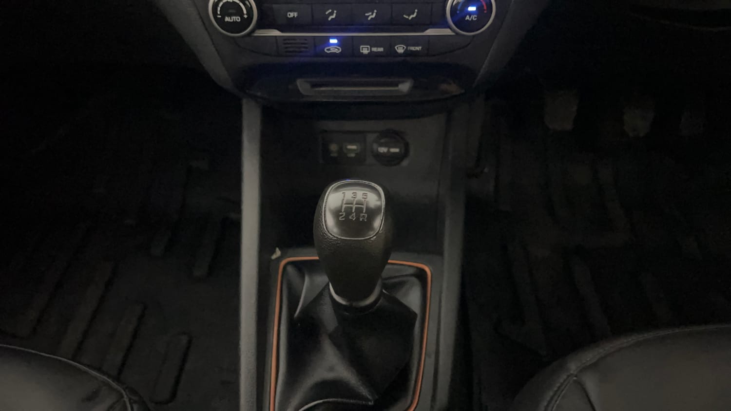 Used 2017 Hyundai Elite i20 Asta 1.2 Petrol Manual interior GEAR  KNOB VIEW