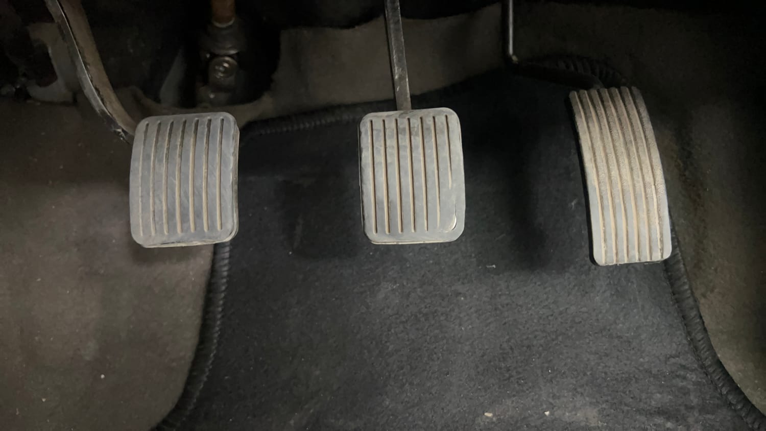 Used 2013 Hyundai i10 Magna 1.1 iRDE2 Petrol Manual interior PEDALS VIEW