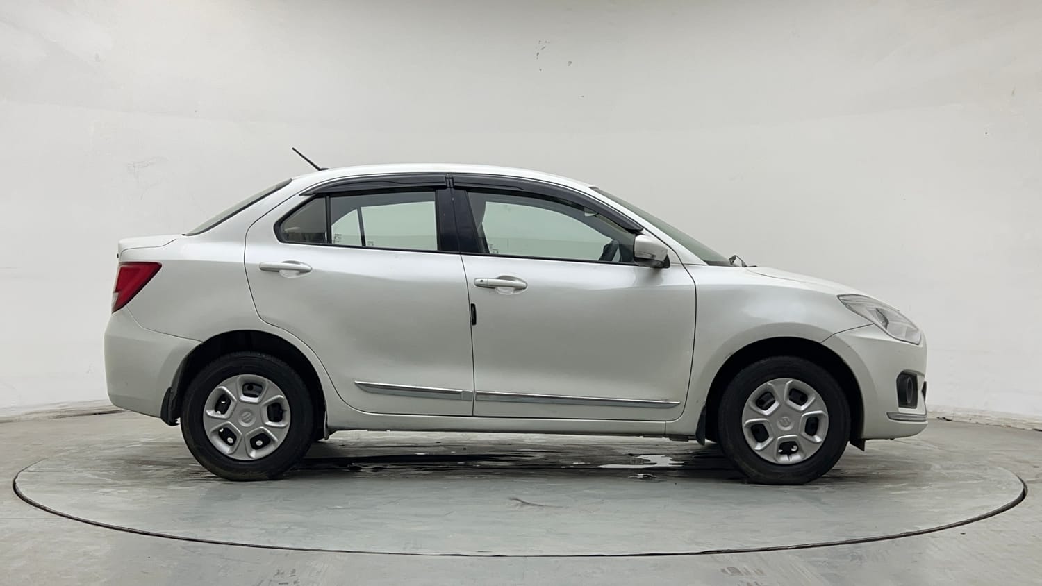 Used 2017 Maruti Suzuki Dzire VXi Petrol Manual exterior RIGHT SIDE VIEW