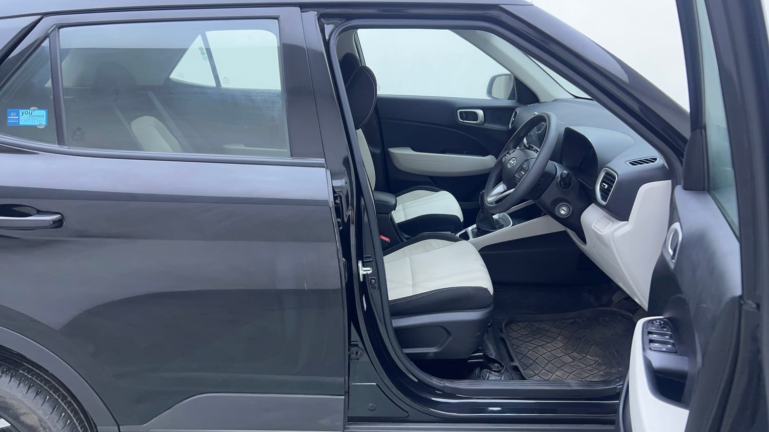 Used 2025 Hyundai Venue S Plus 1.2 Petrol MT Petrol Manual interior RIGHT SIDE FRONT DOOR CABIN VIEW