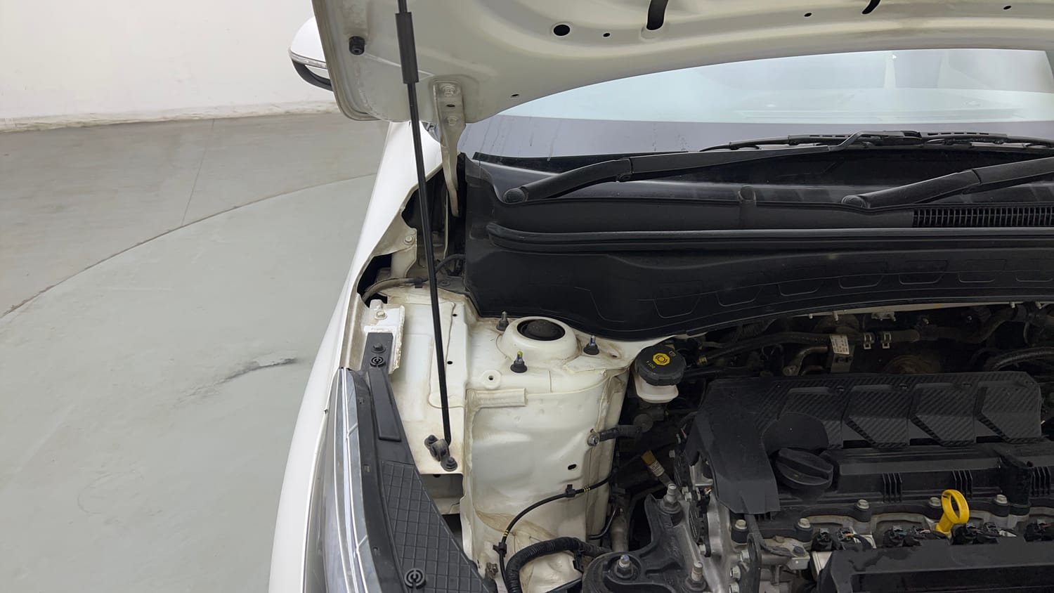Used 2023 Kia Seltos HTX 1.5 Petrol Manual engine ENGINE RIGHT SIDE HINGE & APRON VIEW
