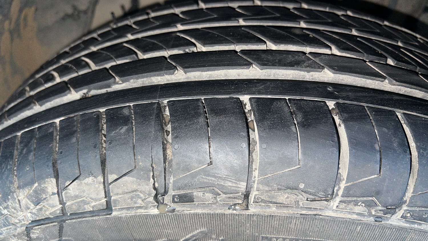 Used 2023 Tata Nexon Creative 1.2 Revotron Petrol 6MT Petrol Manual tyres LEFT FRONT TYRE TREAD VIEW