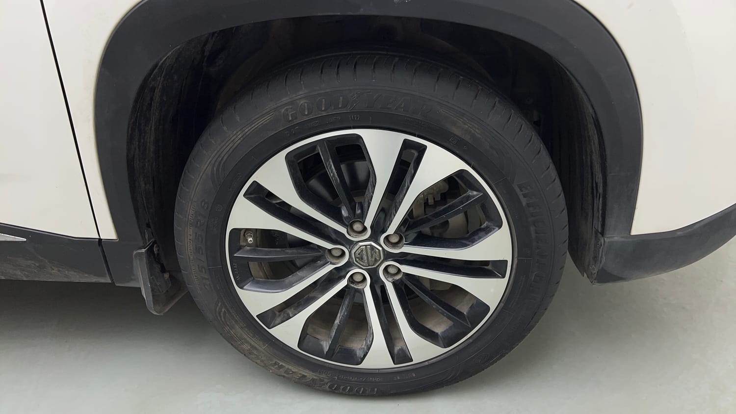 Used 2022 MG Motors Hector Sharp 1.5 Petrol Turbo Hybrid MT Hybrid Manual tyres RIGHT FRONT TYRE RIM VIEW