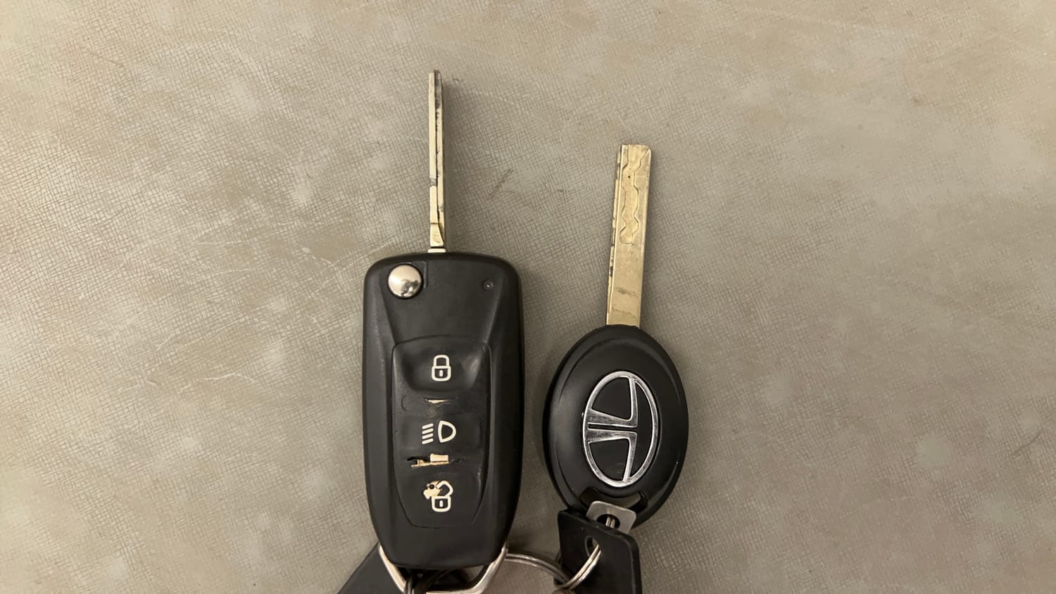 Used 2022 Tata Tiago XZ Plus CNG Cng Manual extra CAR KEY VIEW