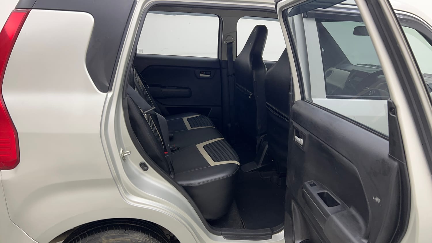 Used 2022 Maruti Suzuki Wagon R 1.0 VXi (O) 1.0 Petrol Manual interior RIGHT SIDE REAR DOOR CABIN VIEW