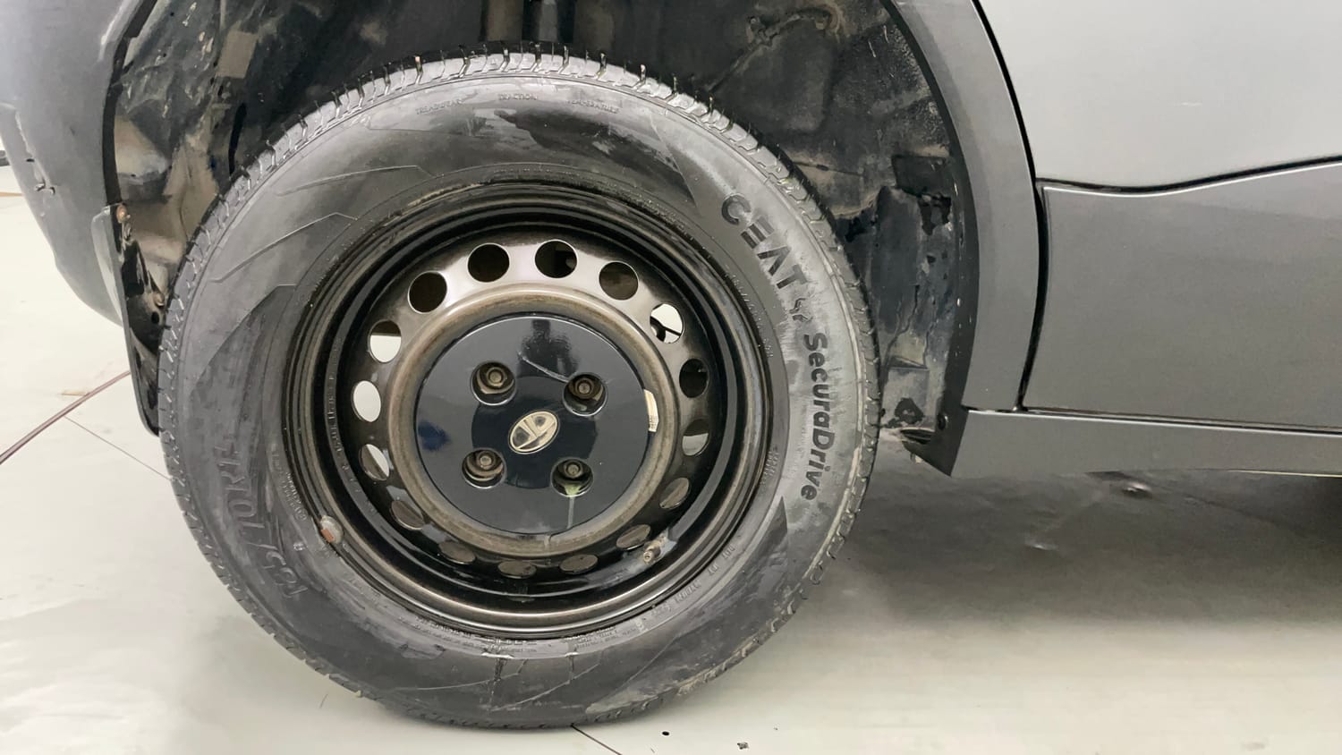 Used 2021 Tata Punch Pure MT Petrol Manual tyres RIGHT REAR TYRE RIM VIEW