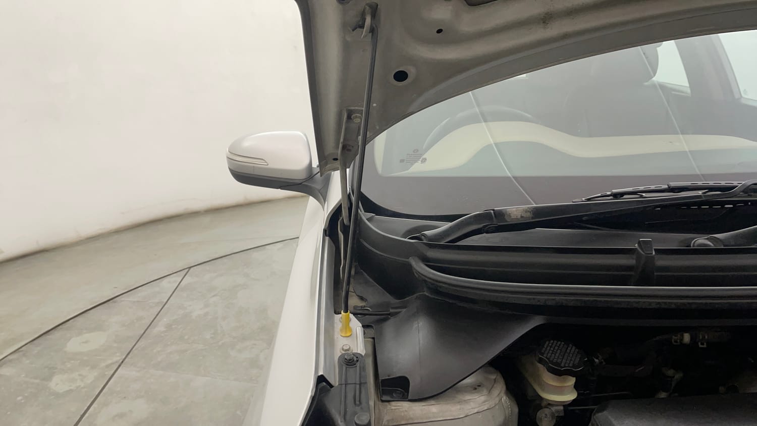 Used 2018 Hyundai Elite i20 Asta 1.4 CRDI Diesel Manual engine ENGINE RIGHT SIDE HINGE & APRON VIEW