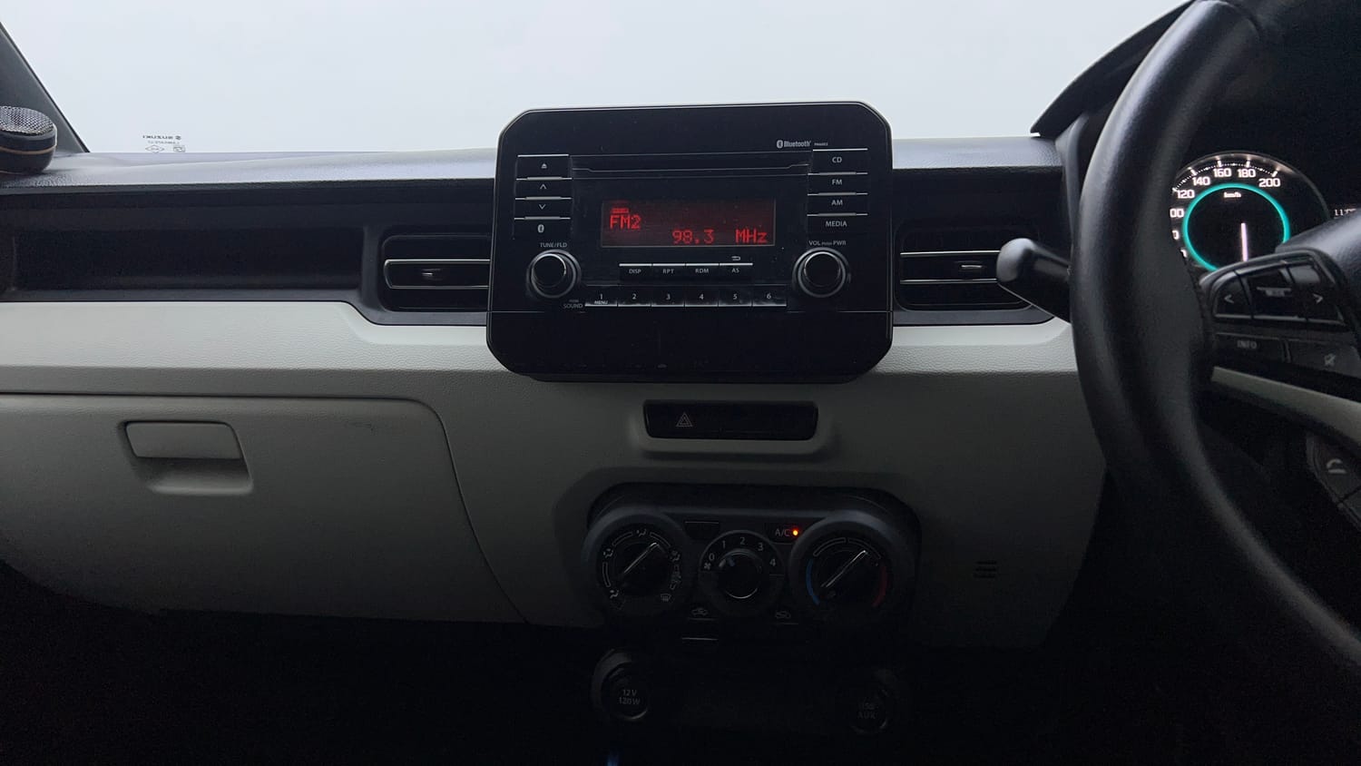 Used 2019 Maruti Suzuki Ignis Delta 1.2 MT Petrol Manual interior MUSIC SYSTEM & AC CONTROL VIEW