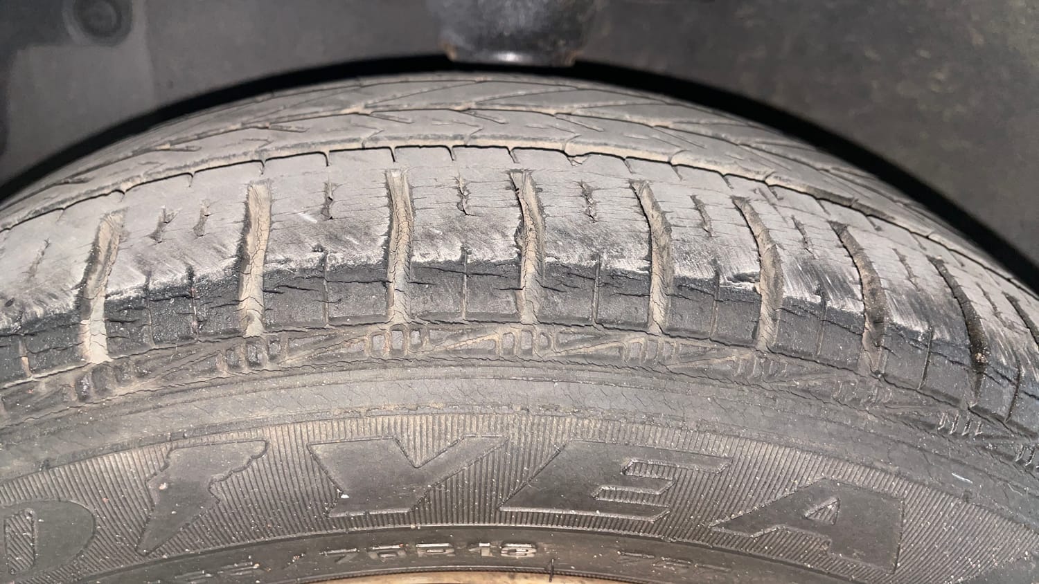 Used 2014 Hyundai Eon Magna Petrol Manual tyres LEFT FRONT TYRE TREAD VIEW